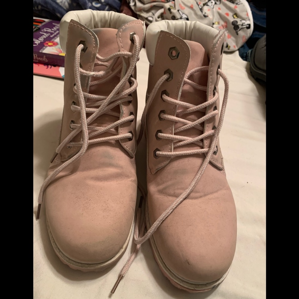 Women’s Lace-Up Ankle Boots in Light Pink